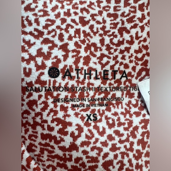 Athleta Salutation Stash Pocket Textured 7/8 Tight Leggings in Micro Cheetah - Picture 8 of 11